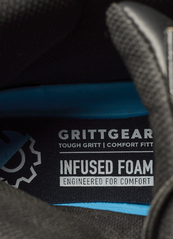 תקריב של המדרס עם הכיתוב Infused Foam