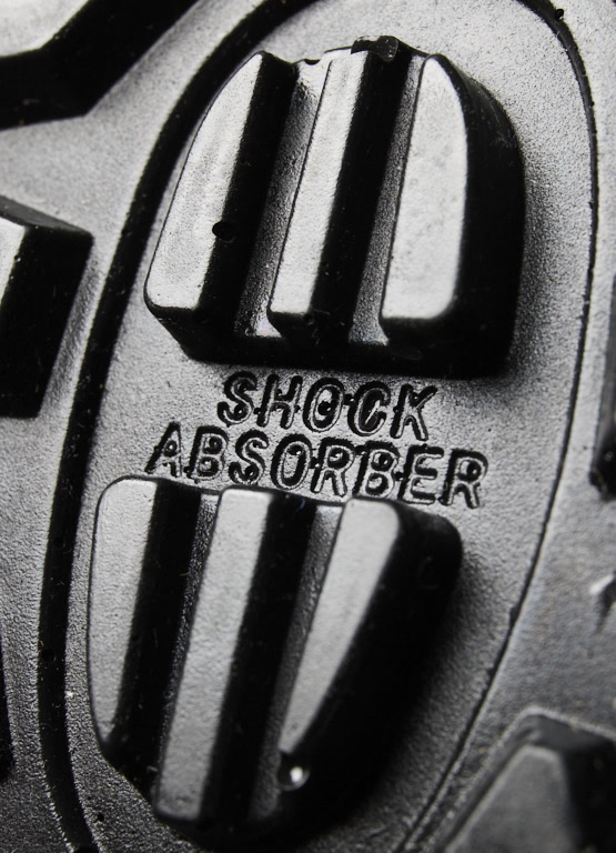 תקריב של אזור העקב עם הטבעת Shock Absorber